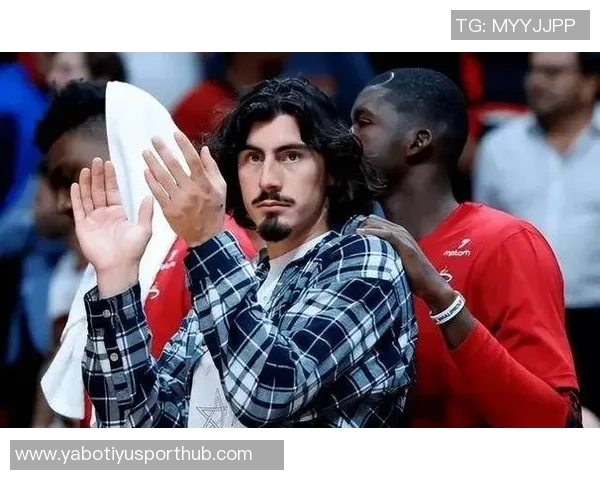 哈克斯表现出色14投7中贡献17分4篮板3助攻1盖帽助球队取得胜利 哈克斯表现出色14投7中贡献17分4篮板3助攻1盖帽助球队取得胜利