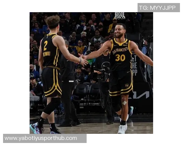 克莱手感回暖却遭冷落赛后愤怒扔水瓶表达不满情绪